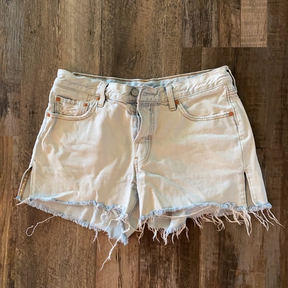 High waisted Levi shorts - Picture 2 of 7